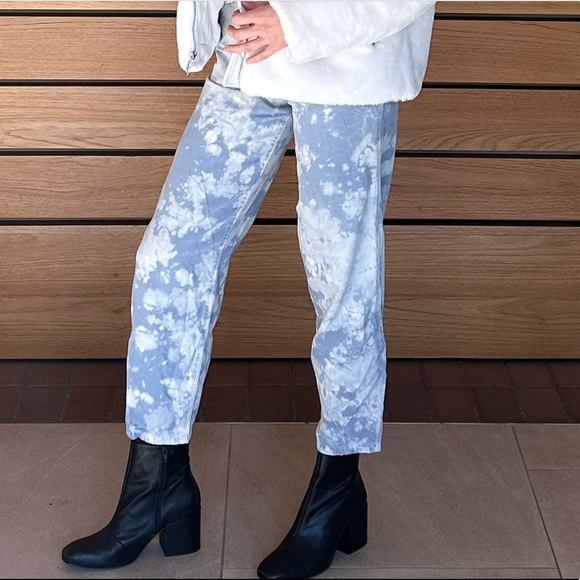 ✨Pilcro (Anthropology)✨ Acid Washed Pleated Slouchy Crop Jeans - Picture 3 of 8